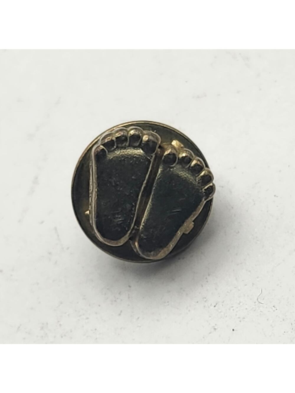 Vintage V Evers 1979 Precious Feet Baby Lapel Pin Gold Tone Pro Life Tie Tac